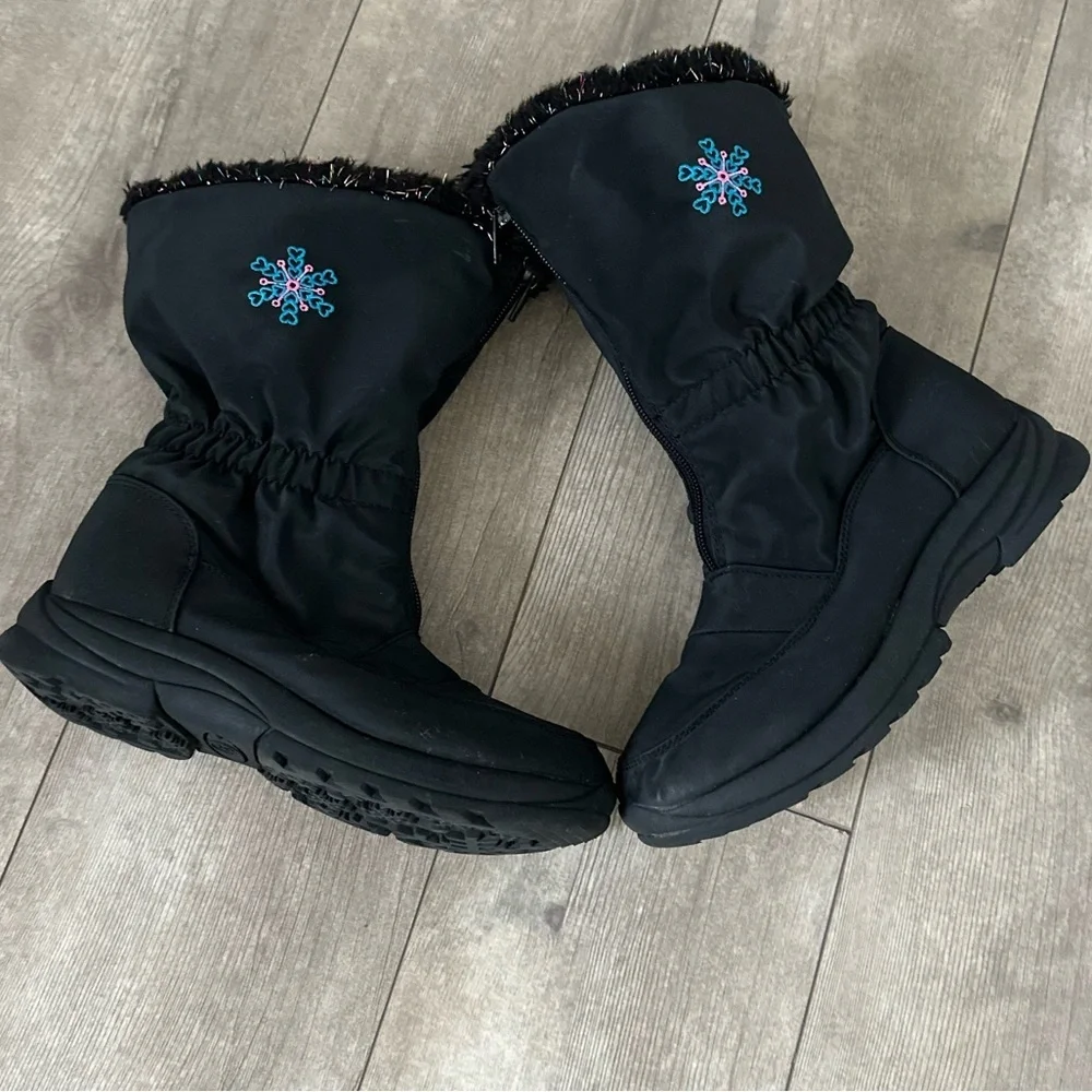 Adorable 2012 Circo Retro Girl’s Vintage Inspired Snow Boots Warm Cozy Sz 3 EUC